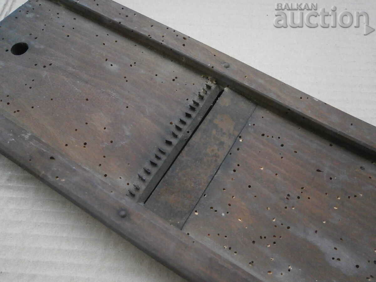 old primitive planer with two knives and teeth with price 45.00 BGN | € 23.01 old primitive planer with two knives and teeth with price 45.00 BGN | € 23.01