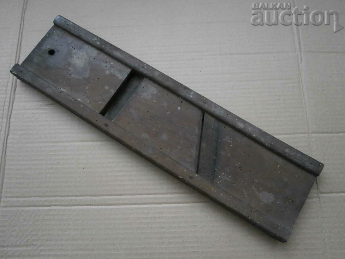 Auction old primitive planer with two knives and teeth Auction old primitive planer with two knives and teeth