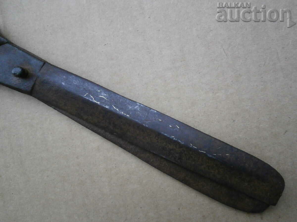 Delivery of ancient Revival forged large scissors Delivery of ancient Revival forged large scissors