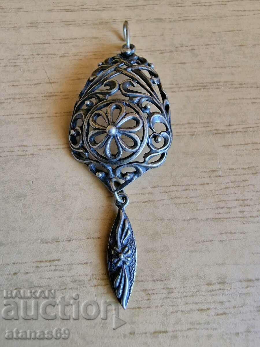 Women's pendant