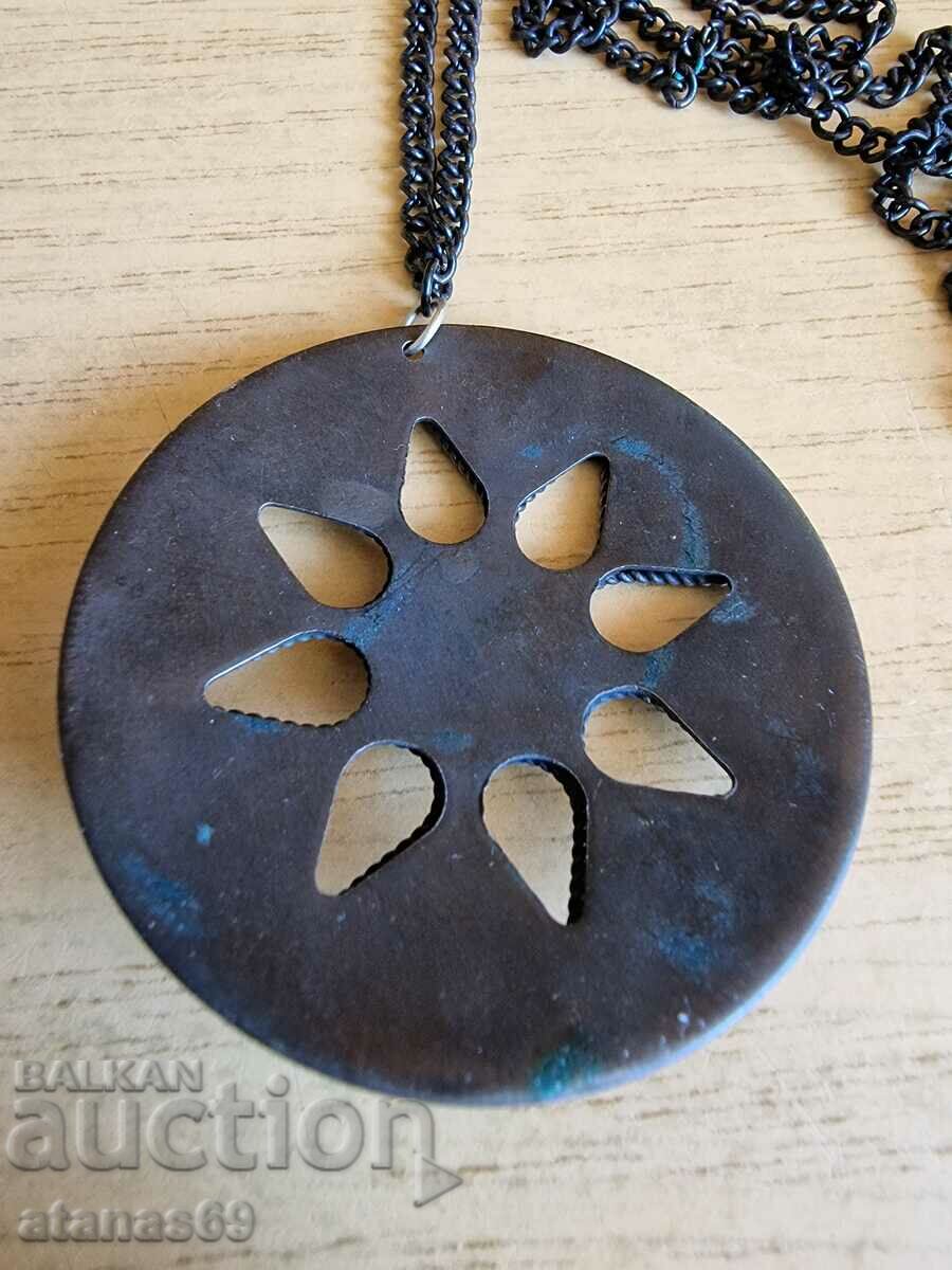 medalion pentru femei cu preț 19.99 BGN | € 10.22 medalion pentru femei cu preț 19.99 BGN | € 10.22