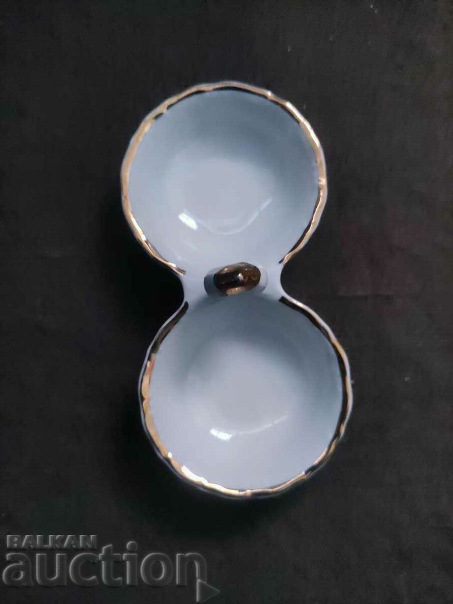 Salt shaker with gilding, flowers, rooster with price 20.00 BGN | € 10.23 Salt shaker with gilding, flowers, rooster with price 20.00 BGN | € 10.23