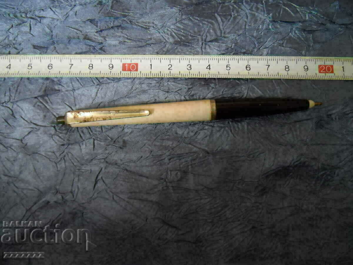 Pix vechi D cu preț 10.00 BGN | € 5.11 Pix vechi D cu preț 10.00 BGN | € 5.11