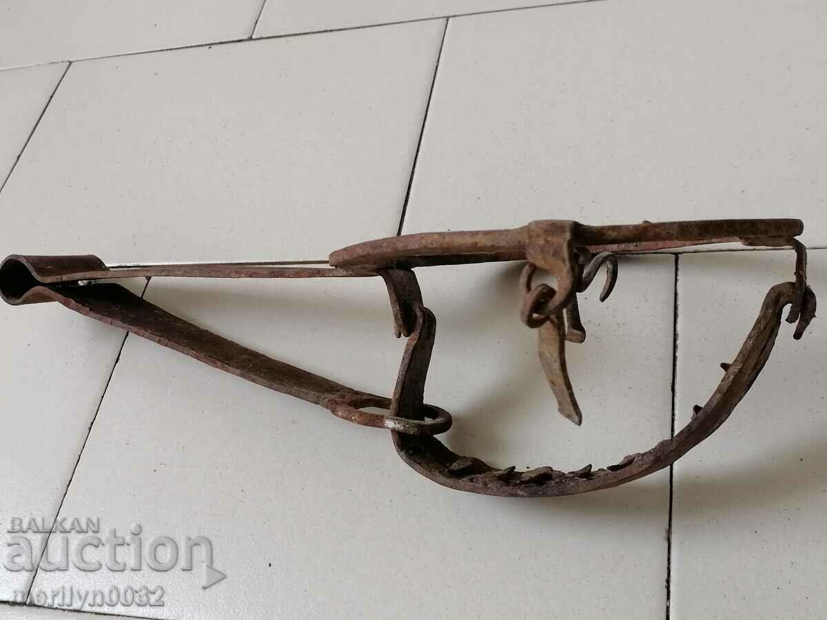 Auction Hand forged wrought iron trap Auction Hand forged wrought iron trap