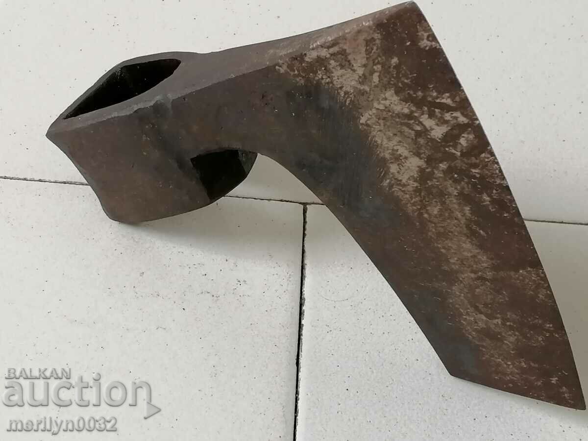 Delivery of An old ax shaft tool wrought iron Delivery of An old ax shaft tool wrought iron