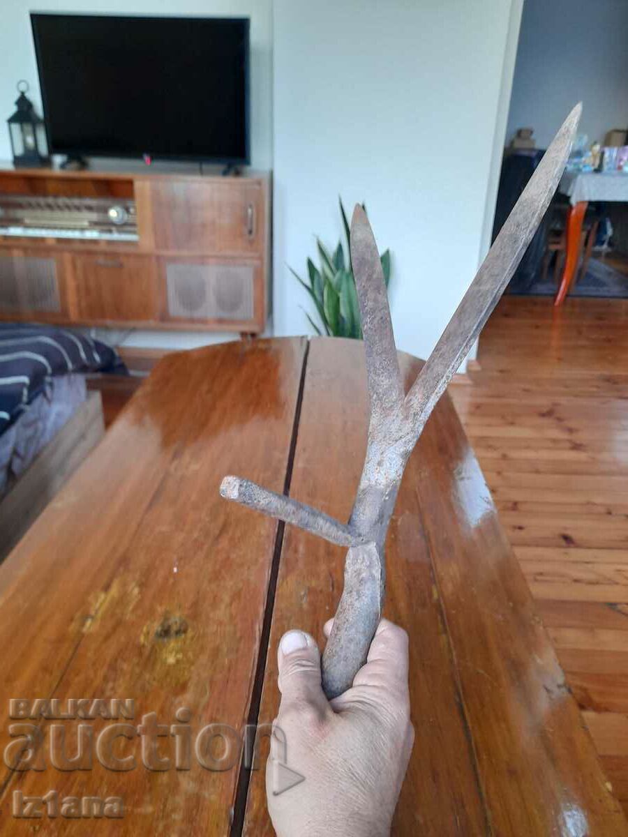 An old tool for cutting hay with price 45.00 BGN | € 23.01