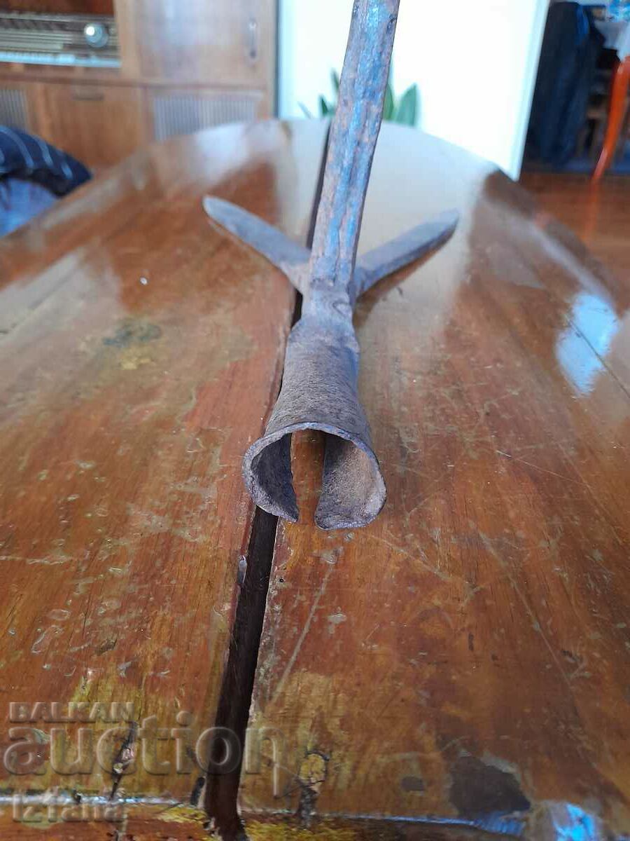 An old tool for cutting hay - 5