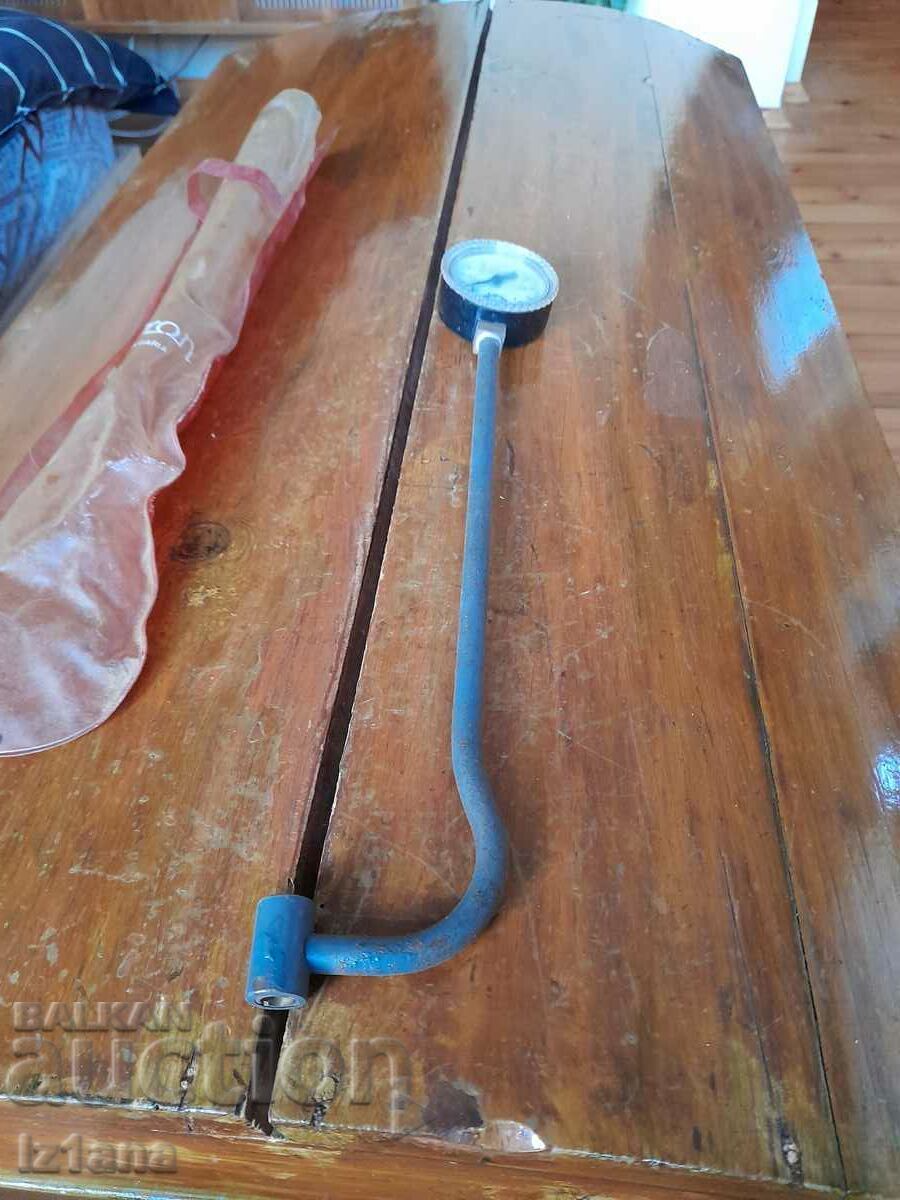 Old tire pressure gauge with price 22.00 BGN | € 11.25 Old tire pressure gauge with price 22.00 BGN | € 11.25