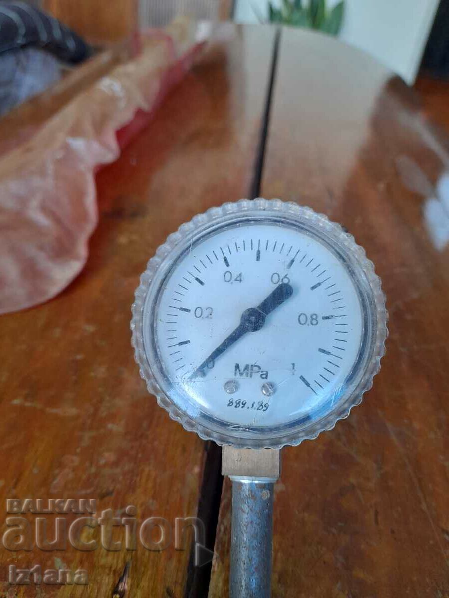 Auction Old tire pressure gauge Auction Old tire pressure gauge
