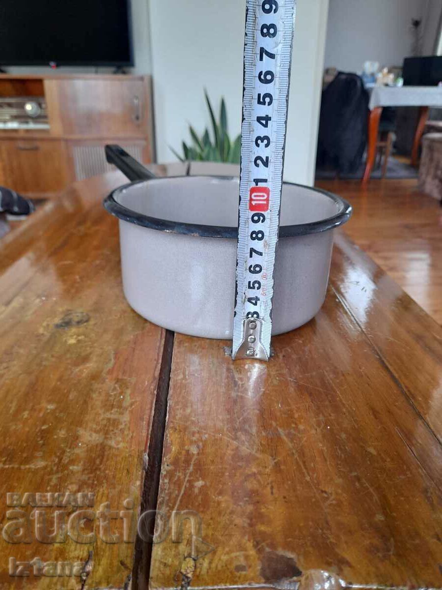 Стара емайлирана касерола,тиган с цена 28.00 лв. | € 14.32 Стара емайлирана касерола,тиган с цена 28.00 лв. | € 14.32