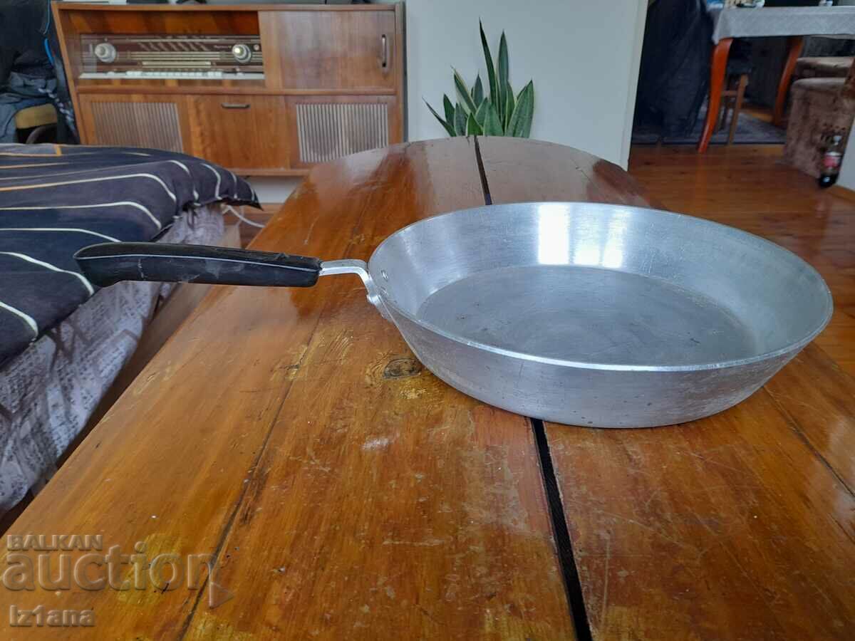 Auction Old aluminum pan Auction Old aluminum pan