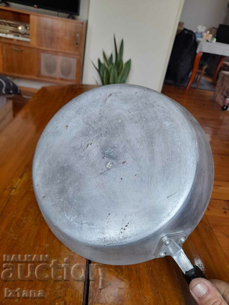 Old aluminum pan - 6 Old aluminum pan - 6