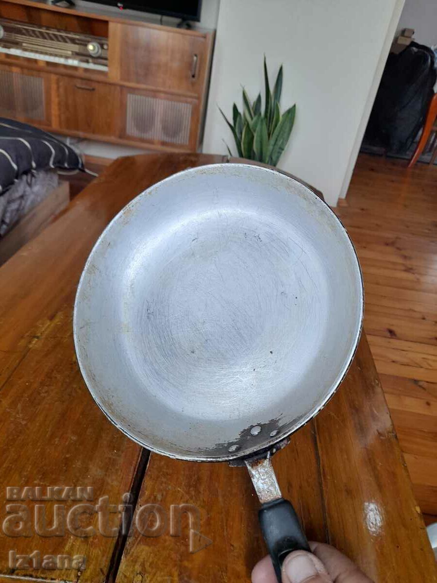 Доставка на Стар алуминиев тиган Доставка на Стар алуминиев тиган