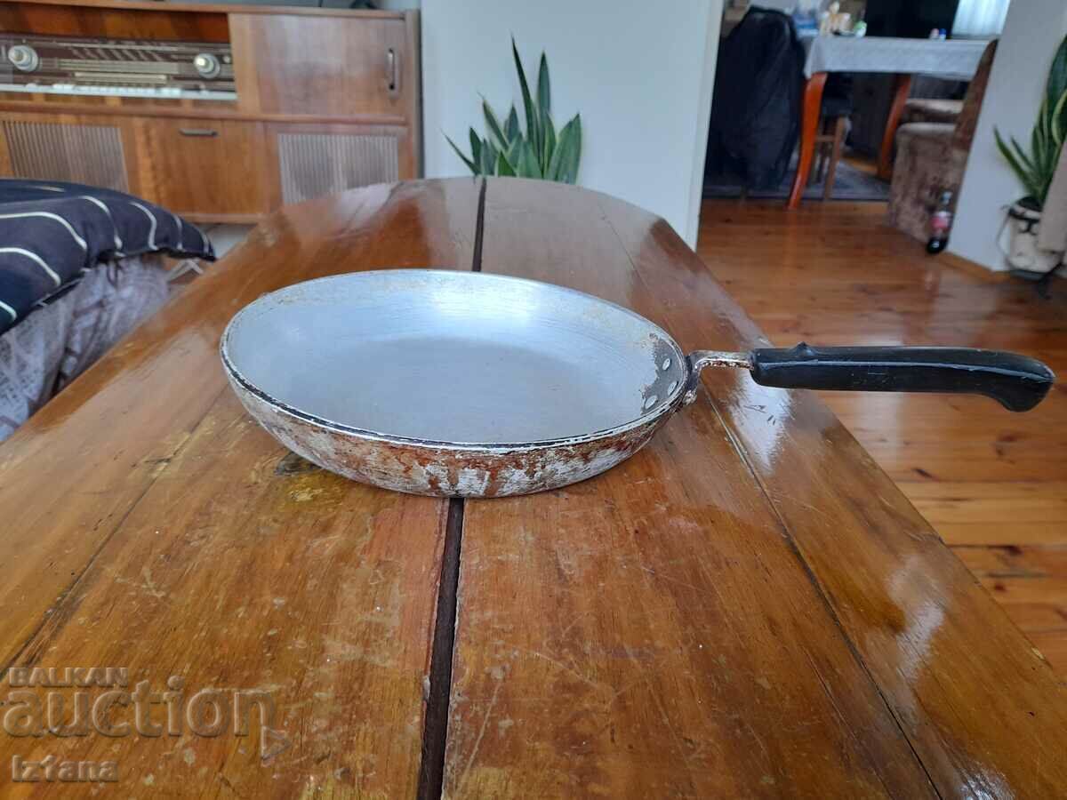 Стар алуминиев тиган Стар алуминиев тиган