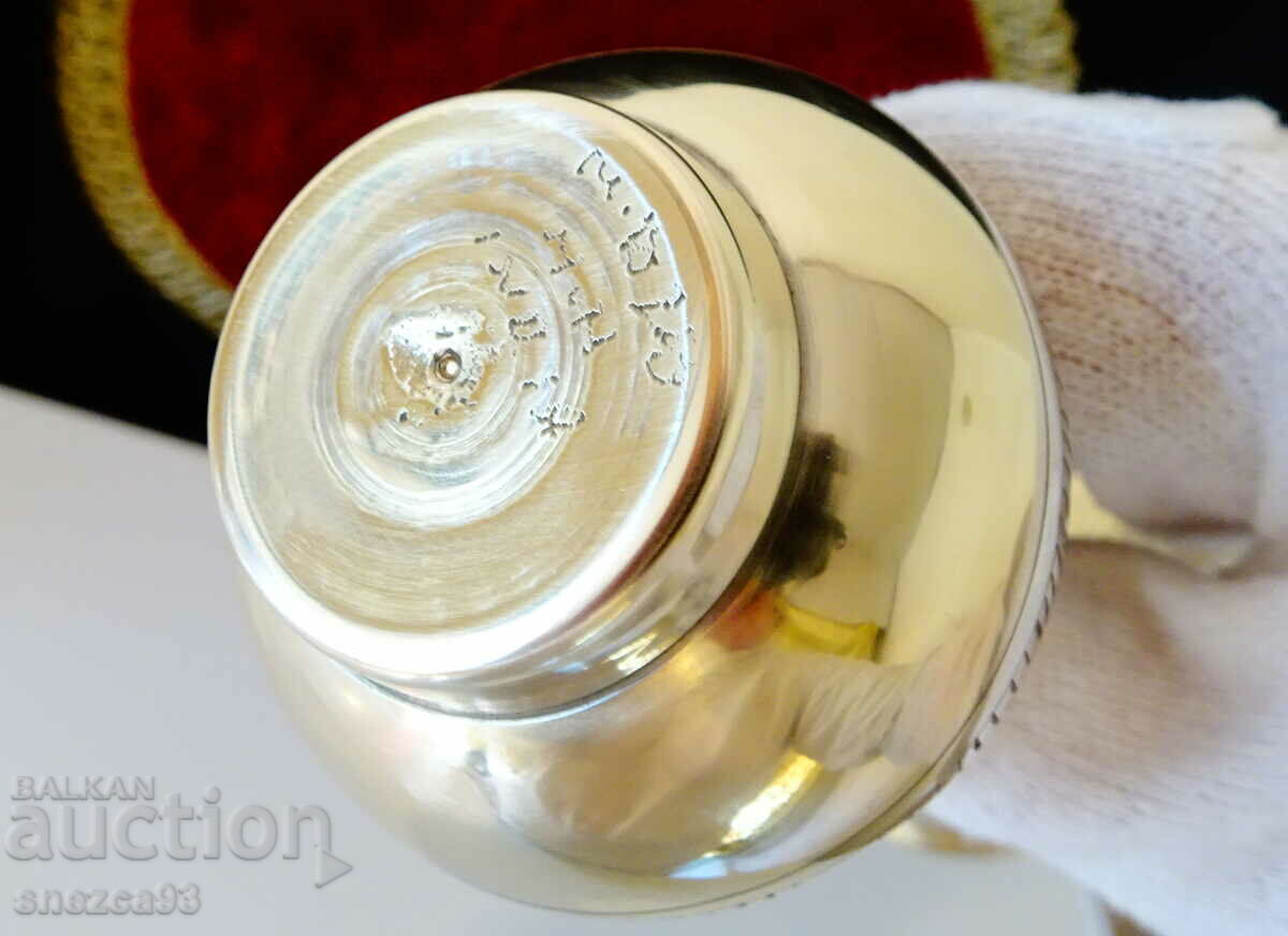 Delivery of Bronze vase, carafe British India, marked