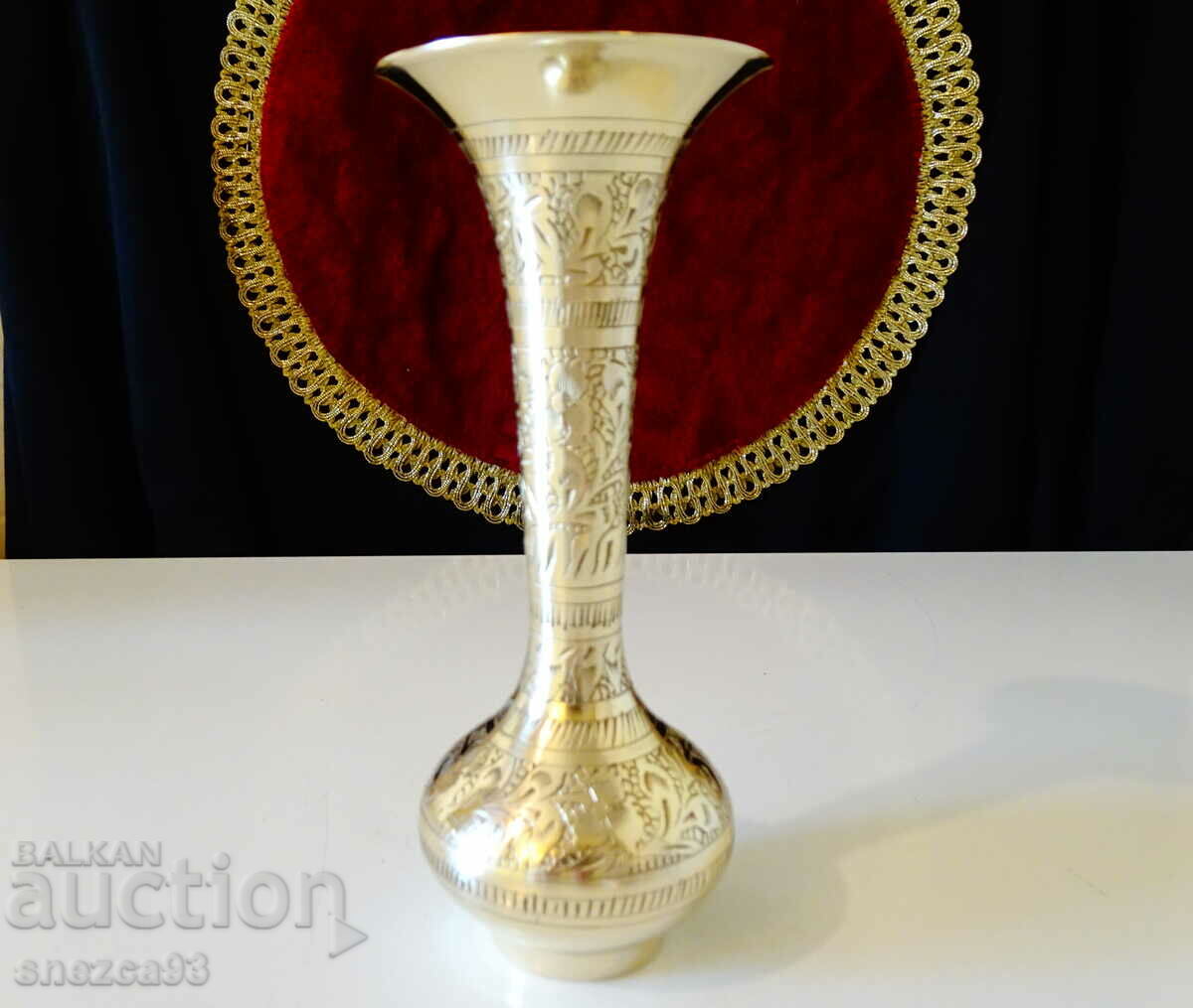 Bronze vase British India 15 cm., marked.