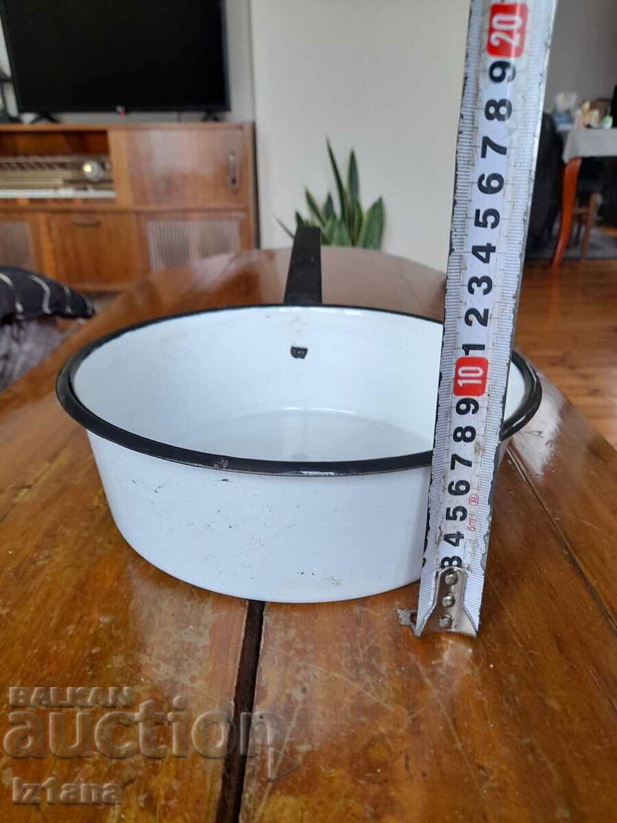Old enameled casserole, frying pan with price 33.00 BGN | € 16.87 Old enameled casserole, frying pan with price 33.00 BGN | € 16.87