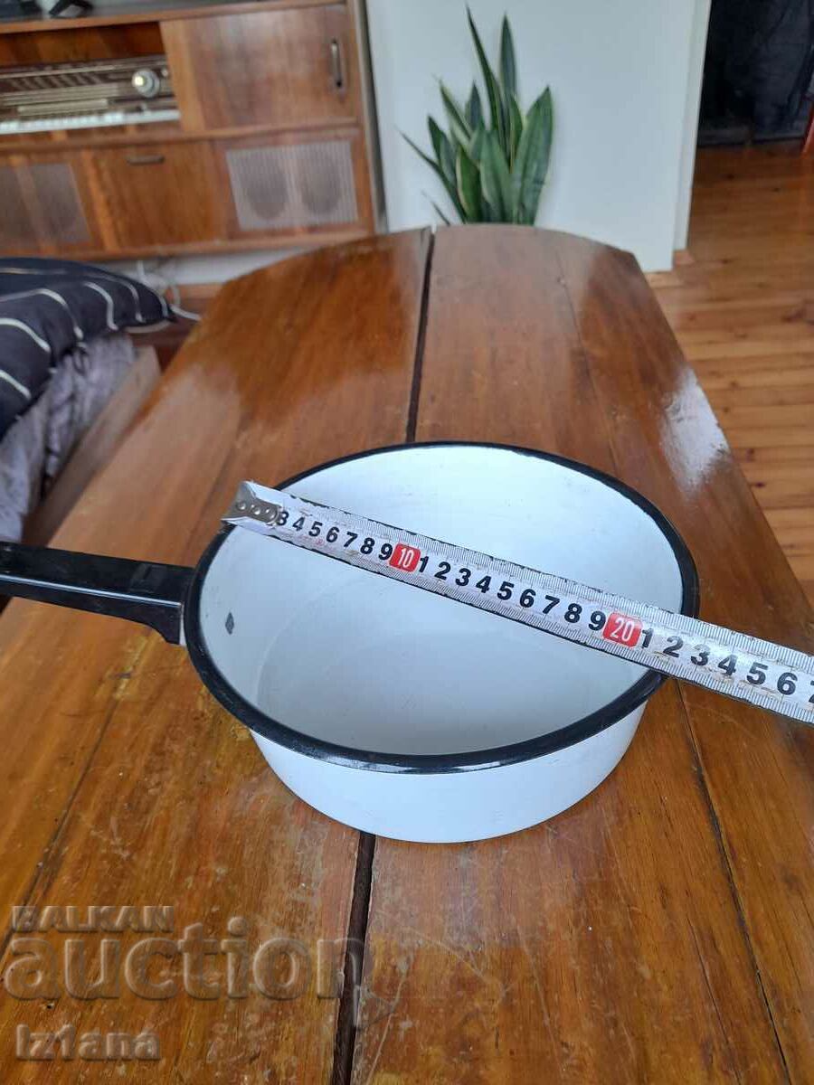 Auction Old enameled casserole, frying pan Auction Old enameled casserole, frying pan