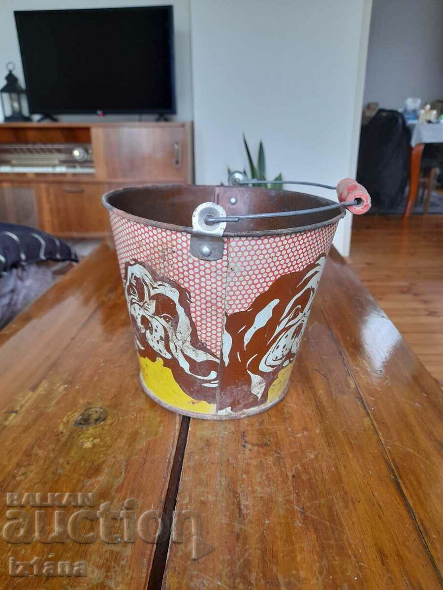 Delivery of Old children's bucket, bucket Delivery of Old children's bucket, bucket