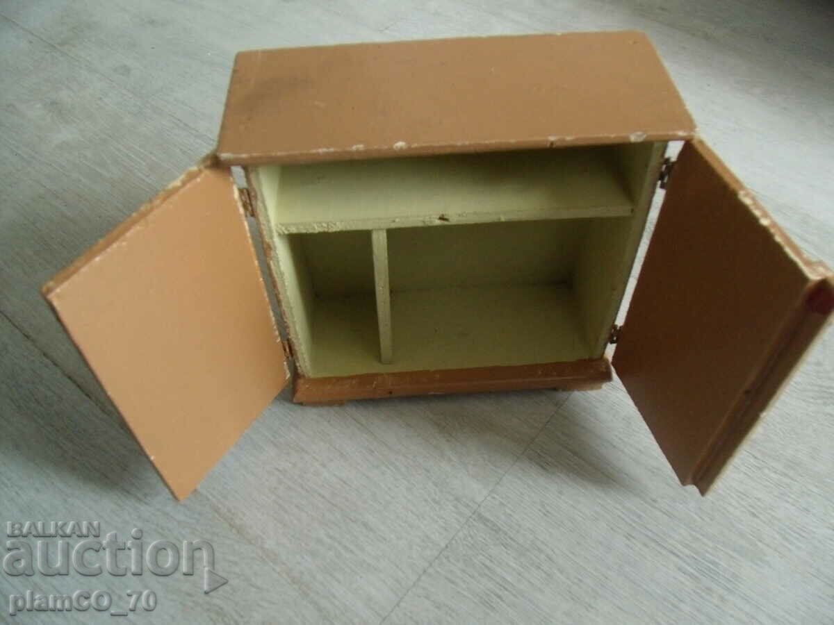 Δημοπρασία No.*6646 παλιό παιδικό παιχνίδι - ξύλινη ντουλάπα Δημοπρασία No.*6646 παλιό παιδικό παιχνίδι - ξύλινη ντουλάπα