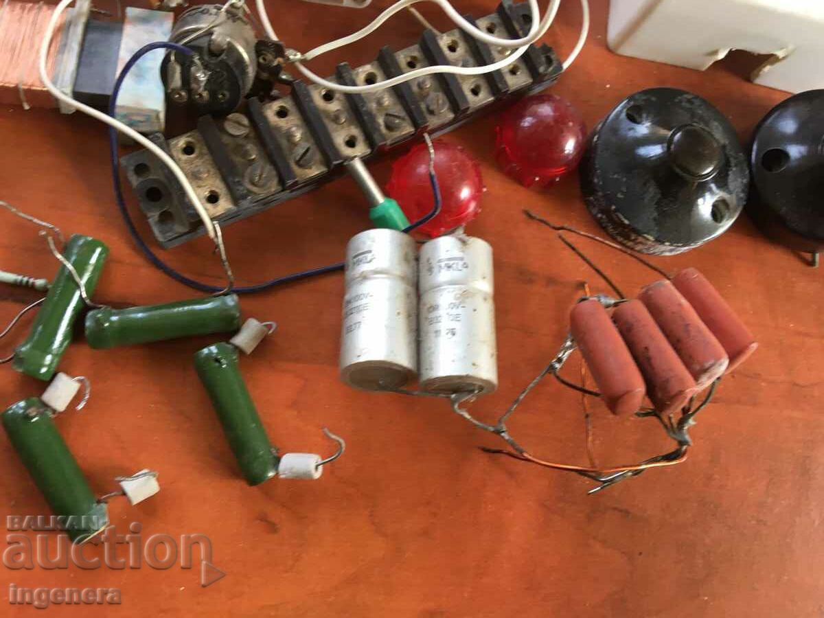 LOT EL. MATERIALE PIESE ETC. RESTURI cu preț 13.00 BGN | € 6.65