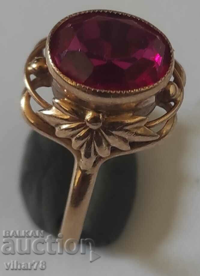 Inel de aur cu rubin rusesc