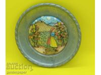 Small decorative plate diam=11 cm