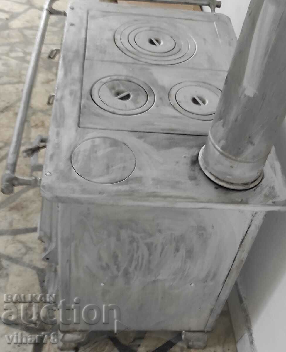 Аукцион Готварска печка на дърва-много запазена Аукцион Готварска печка на дърва-много запазена