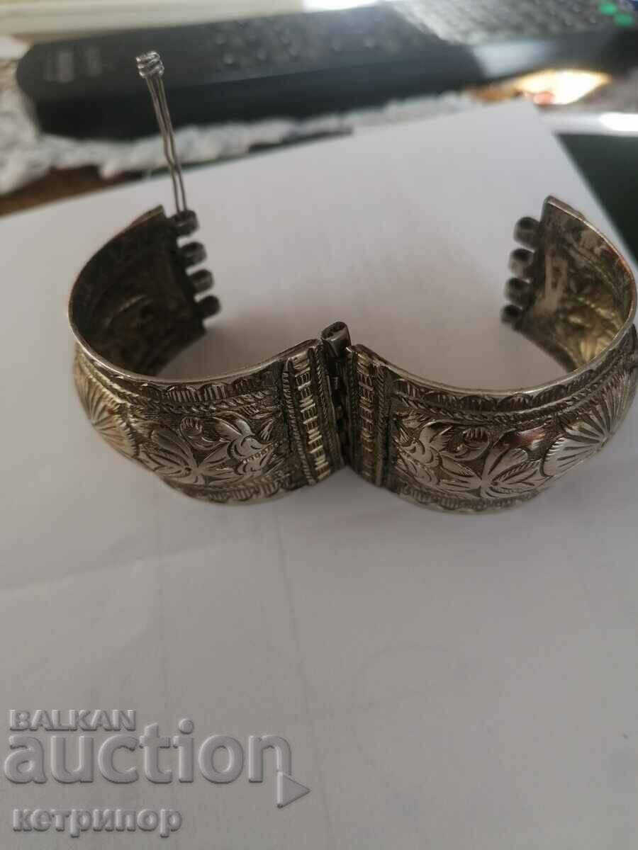 Аукцион Сребърна гривна кована Стара 50,65гр Аукцион Сребърна гривна кована Стара 50,65гр