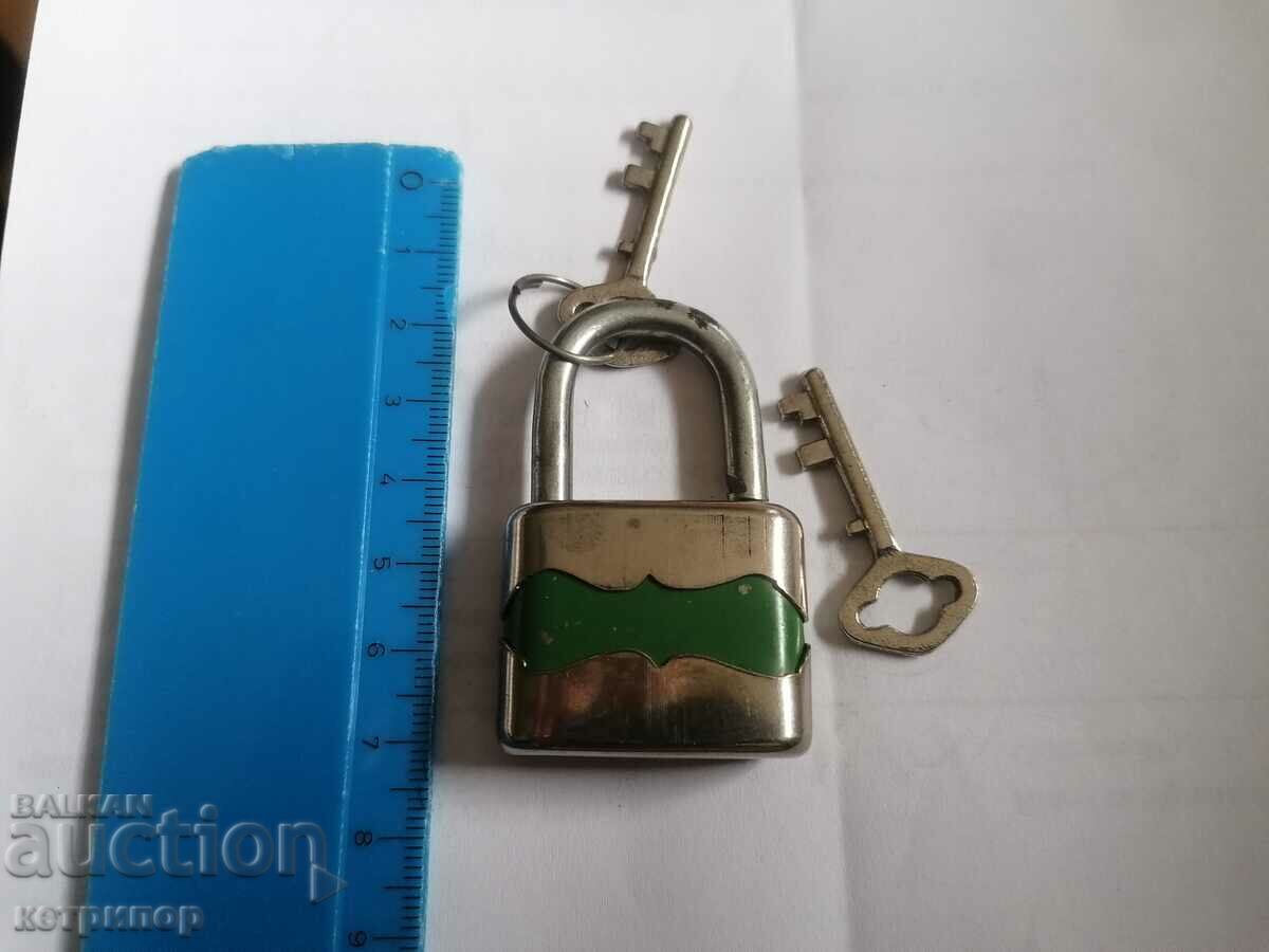 Metal padlock working with 2 keys. with price 12.00 BGN | € 6.14 Metal padlock working with 2 keys. with price 12.00 BGN | € 6.14