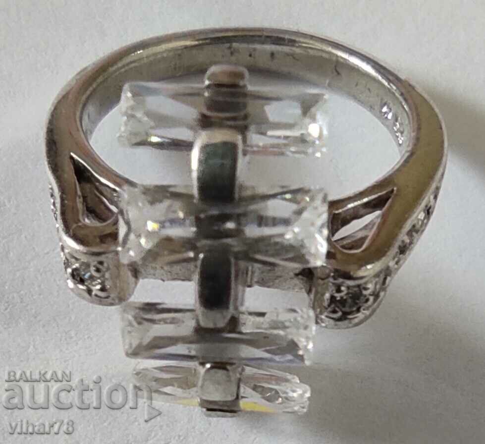 WOMEN'S SILVER RING WITH ZIRCONIA