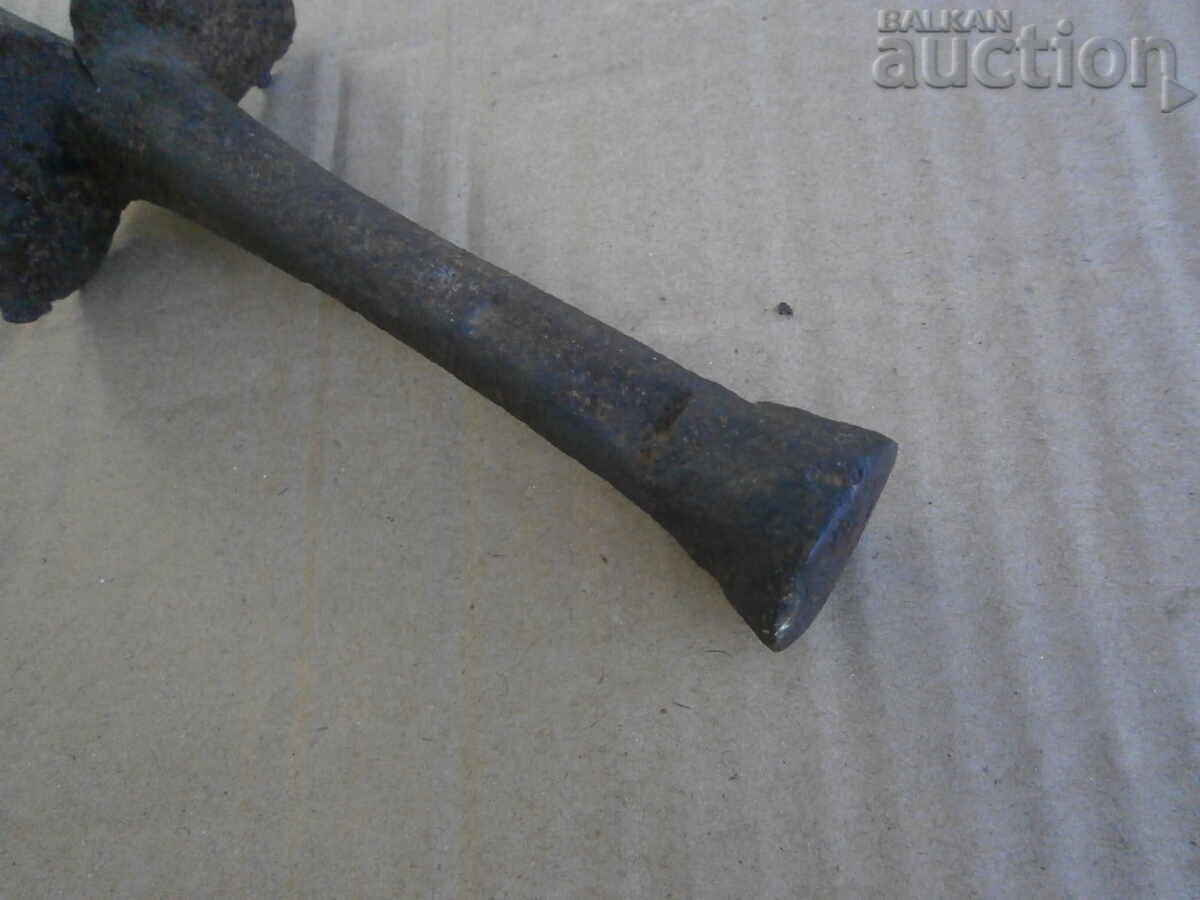 Auction an ancient primitive anvil Auction an ancient primitive anvil