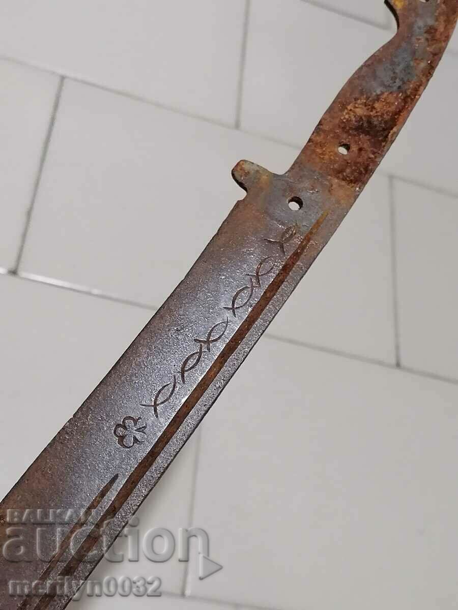 Lama de la un vechi cuțit de măcelar de la începutul secolului XX