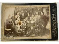 Стара картонена семейна снимка