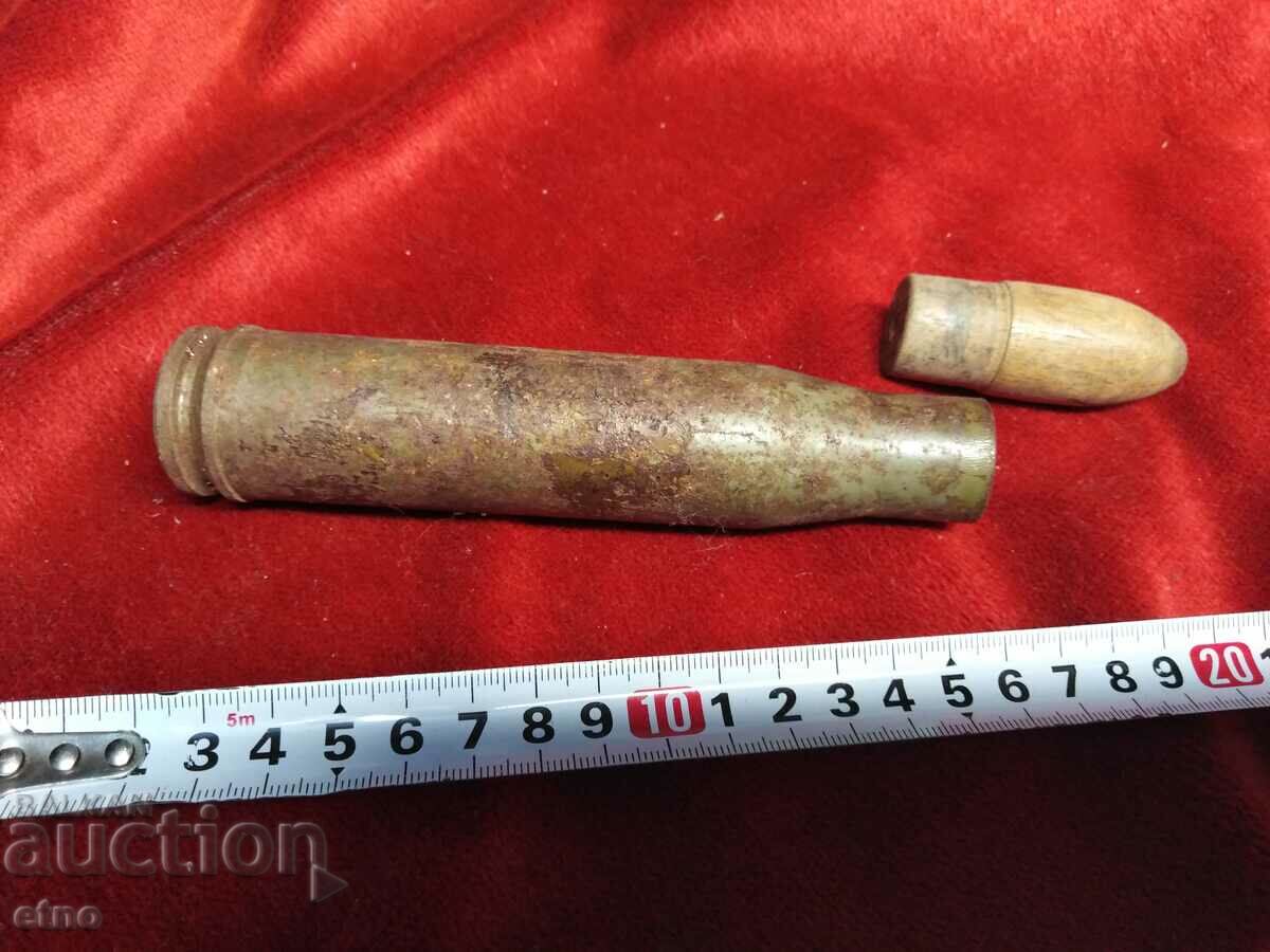 Auction OLD TRAINING AMMUNITION FOR AN AIRCRAFT GUN, case, cartridge Auction OLD TRAINING AMMUNITION FOR AN AIRCRAFT GUN, case, cartridge