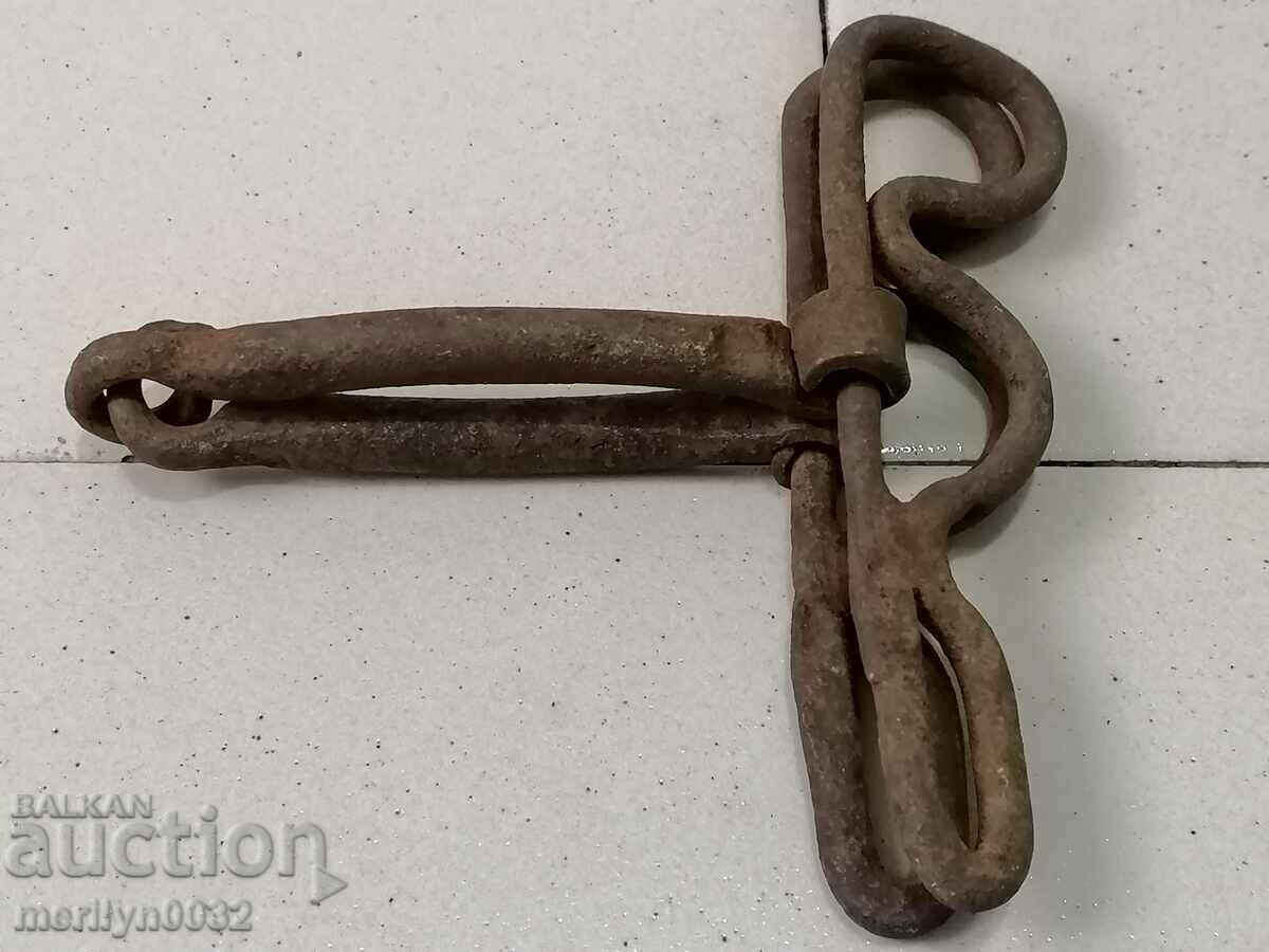 An old forged bridle reins wrought iron, a harness with price 30.00 BGN | € 15.34 An old forged bridle reins wrought iron, a harness with price 30.00 BGN | € 15.34