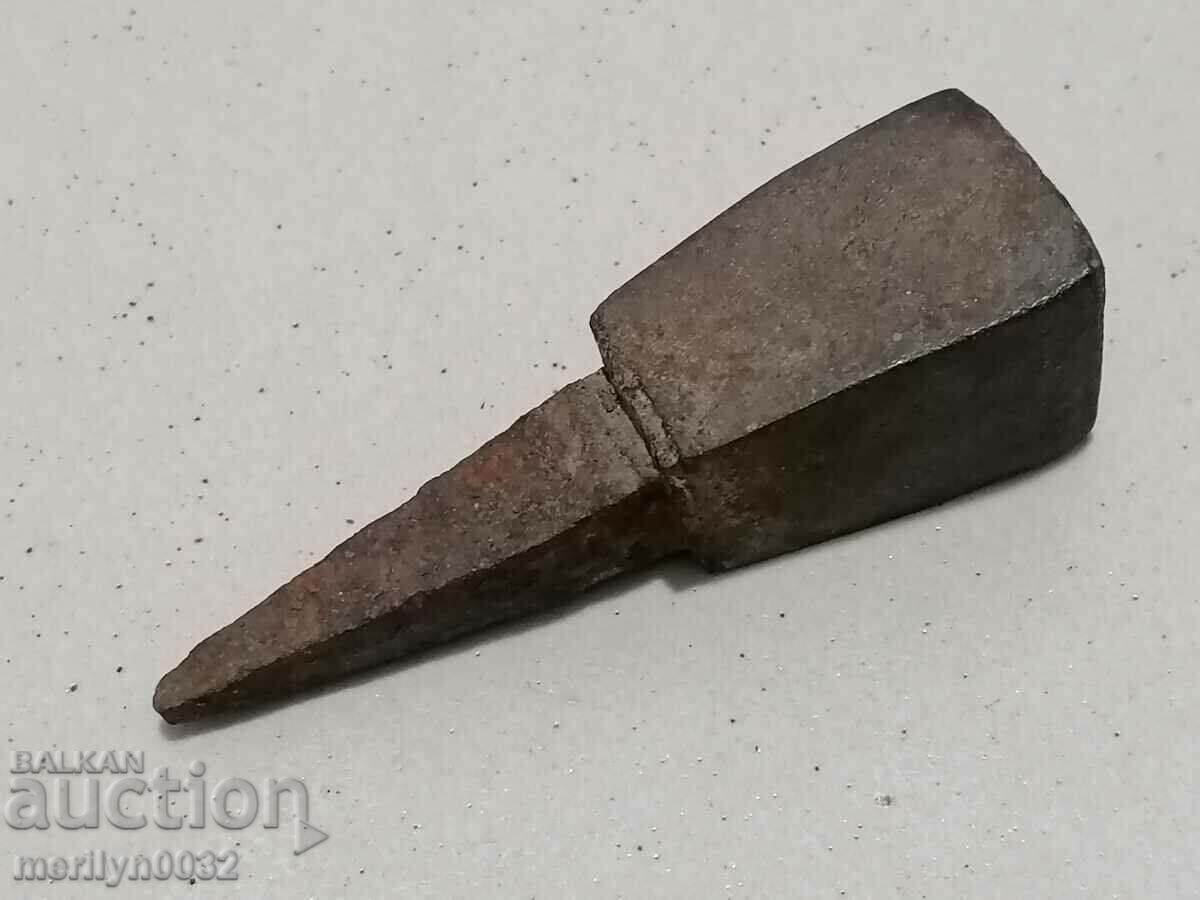 Auction An old anvil for hair sticking, wrought iron Auction An old anvil for hair sticking, wrought iron