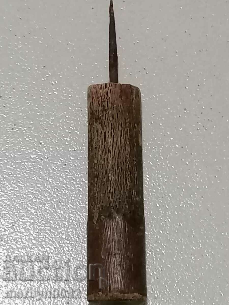 Παράδοση Παλιό πριόνι από σφυρήλατο σίδερο Παράδοση Παλιό πριόνι από σφυρήλατο σίδερο