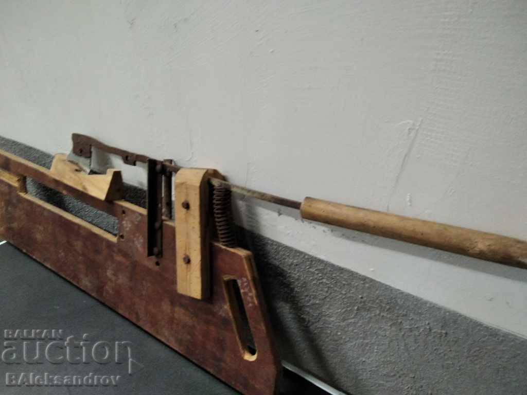 Auction Old instrument, instrument Auction Old instrument, instrument