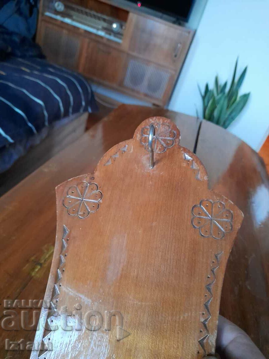 Δημοπρασία Παλιά κρεμάστρα βούρτσας Δημοπρασία Παλιά κρεμάστρα βούρτσας