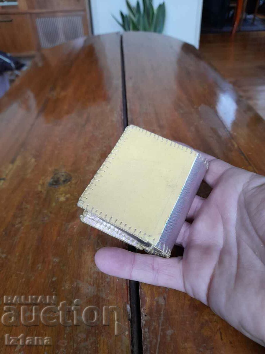 Delivery of Old box, snuffbox from Arda cigarettes Delivery of Old box, snuffbox from Arda cigarettes