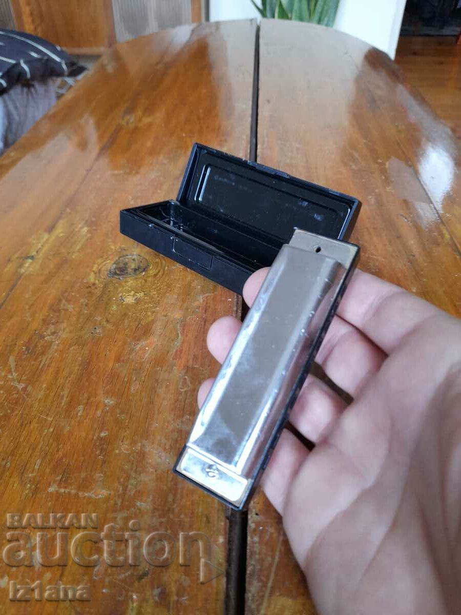 Delivery of Old harmonica Delivery of Old harmonica