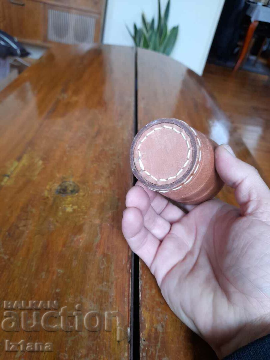 Ένα παλιό δερμάτινο ποτήρι - 5