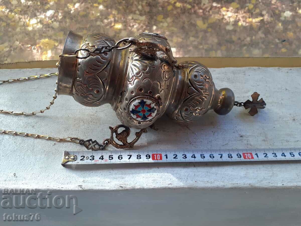 Livrarea Sfeșnic mare agățat vechi cu cădelniță emailată Livrarea Sfeșnic mare agățat vechi cu cădelniță emailată