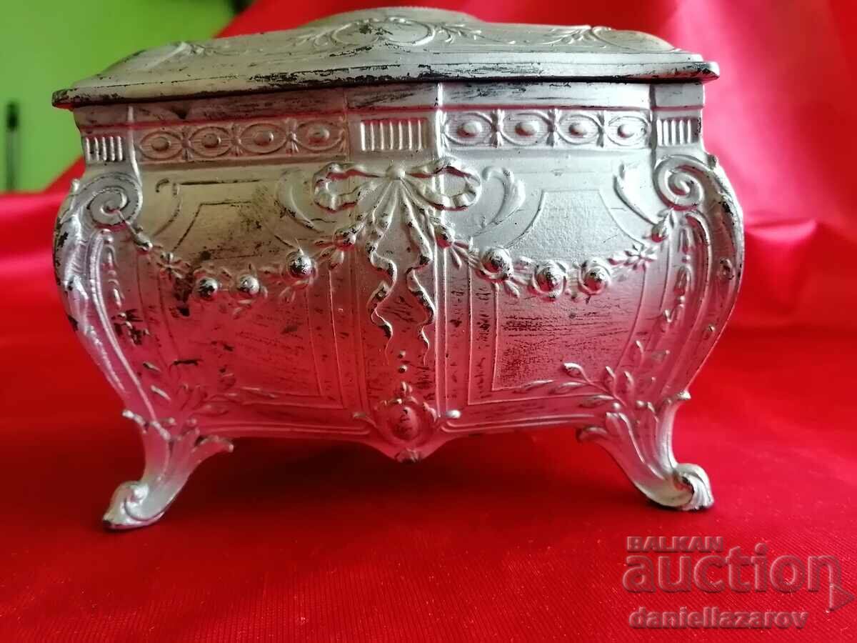 Παλιό Γαλλικό Μπαρόκ Κουτί κοσμημάτων με τιμή 28.00 BGN | € 14.32 Παλιό Γαλλικό Μπαρόκ Κουτί κοσμημάτων με τιμή 28.00 BGN | € 14.32