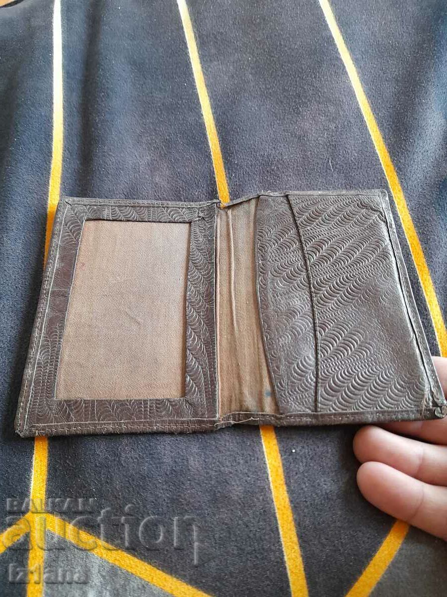 Livrarea Husă veche din piele pentru pașaport personal Livrarea Husă veche din piele pentru pașaport personal