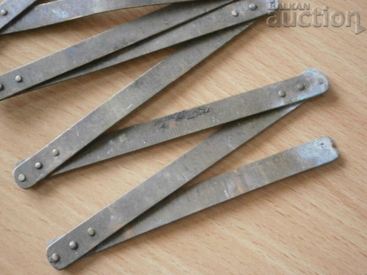 metru de metal vechi cu preț 25.00 BGN | € 12.78