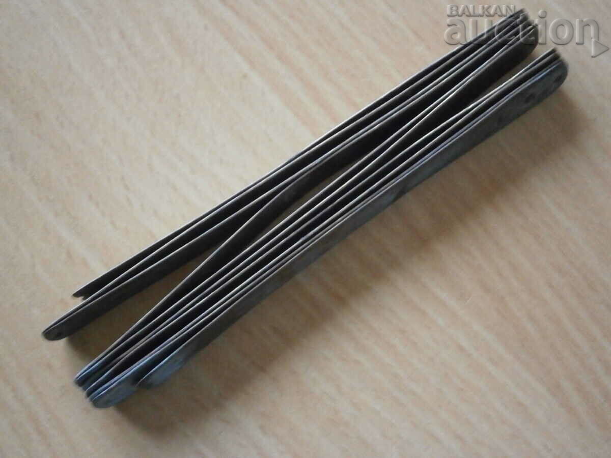 Licitație metru de metal vechi