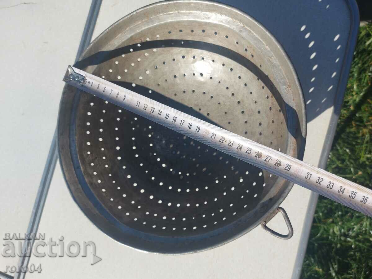 GEGGER with price 55.00 BGN | € 28.12 GEGGER with price 55.00 BGN | € 28.12