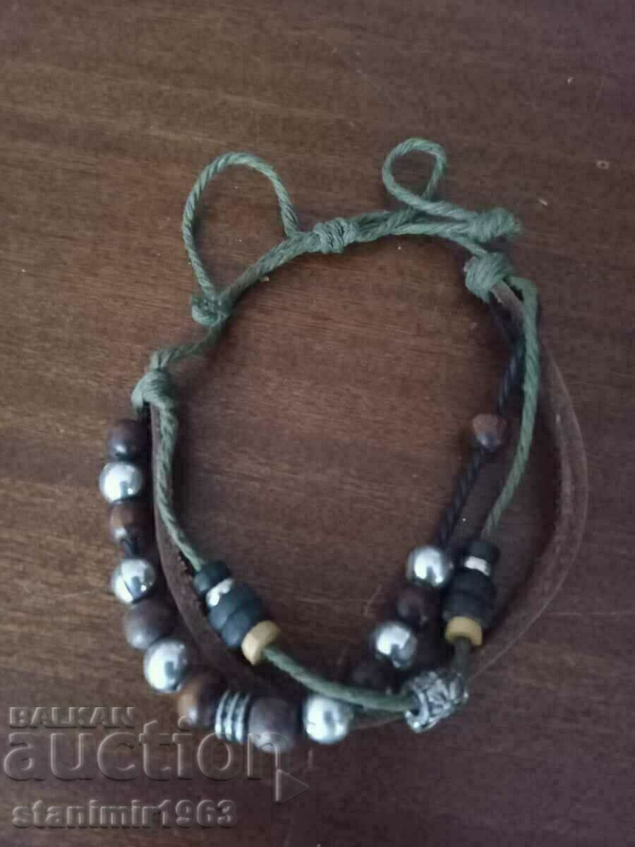 Bracelet made of natural leather and wood